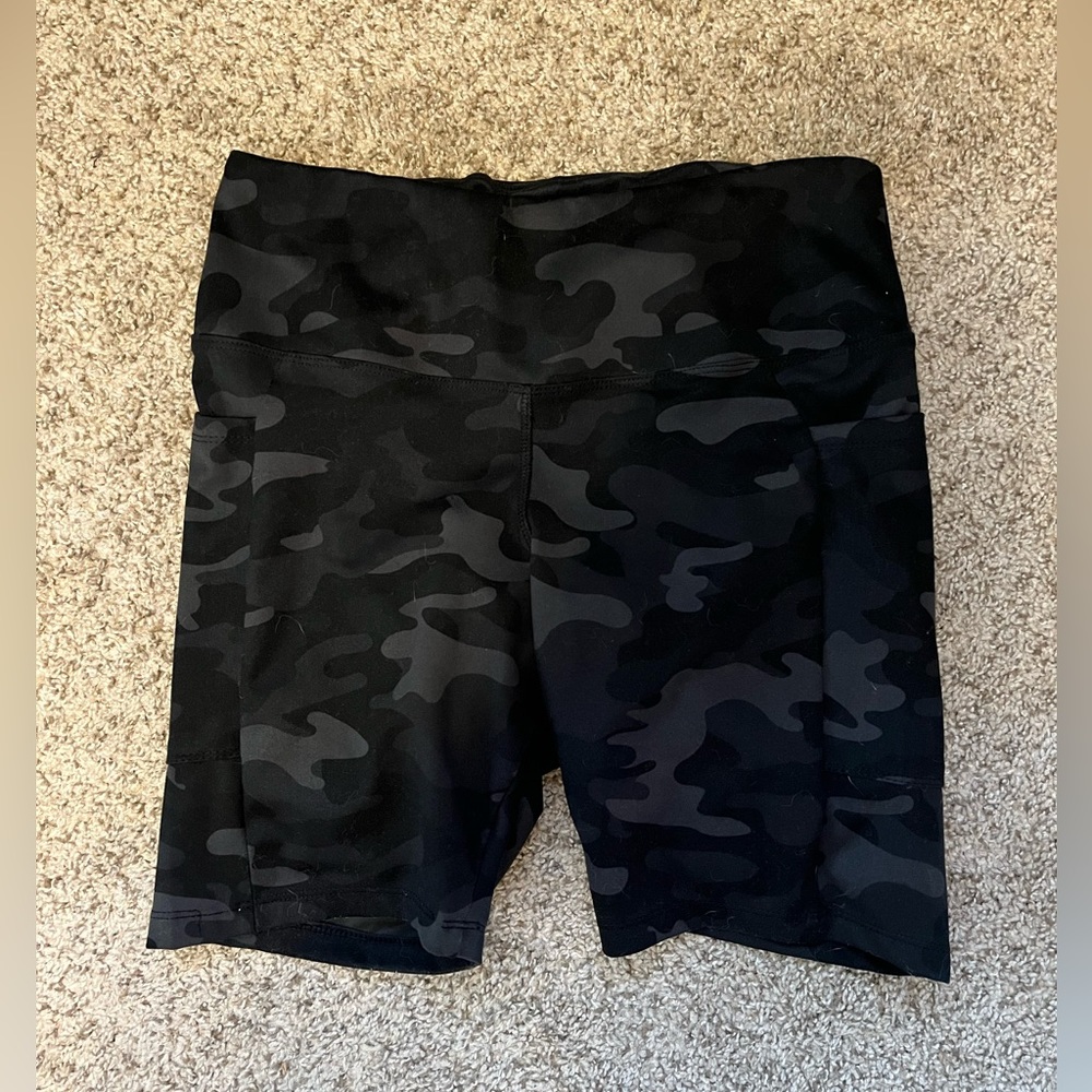 Camo biker shorts danskin size medium